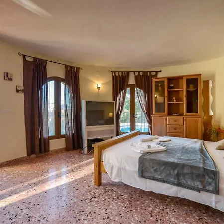 Borneo - Plusholidays Vila Calpe